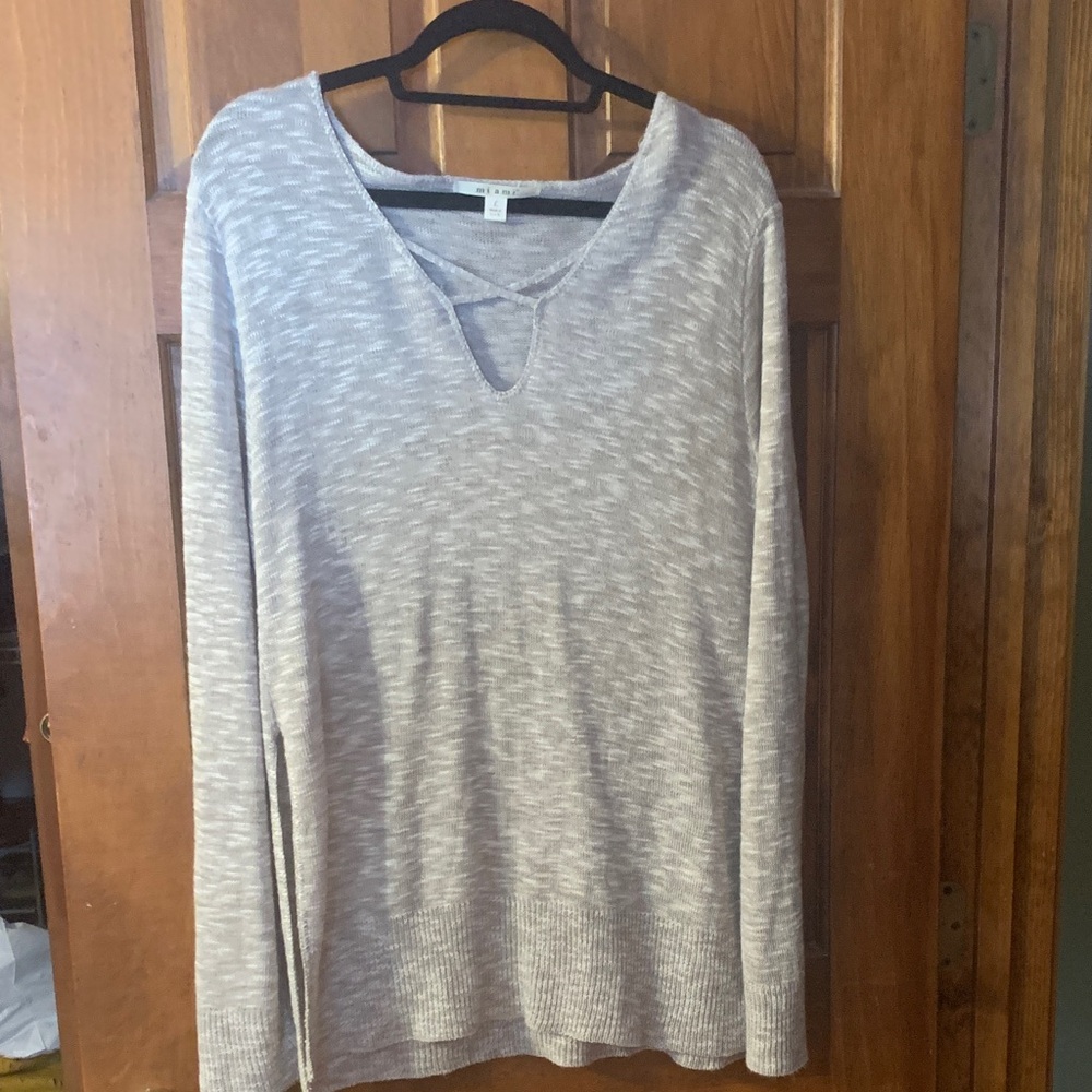 Miami elegant soft comfy light gray knit top